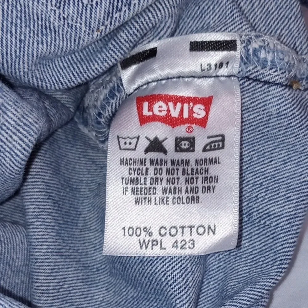 Levi's 501-0193 Button-Fly Denim Jeans Original size 31x32. Current size 30x31